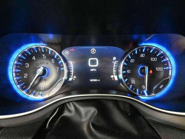 Used 2019 Chrysler Pacifica Touring-L Plus w/ Advanced Safetytec Group FWD image 27