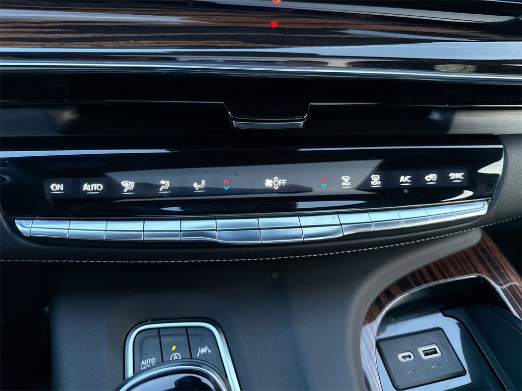 Used 2022 Cadillac Escalade ESV Premium Luxury image 17