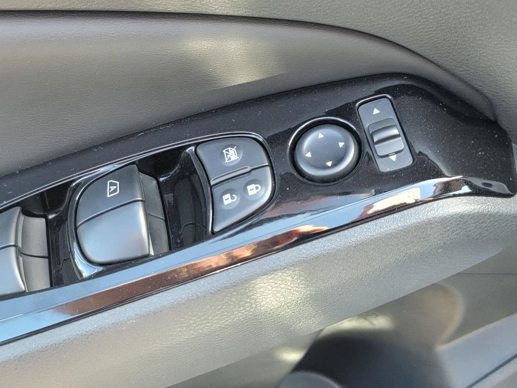 Used 2024 Nissan Altima 2.5 SR w/ SR Premium Package FWD image 37