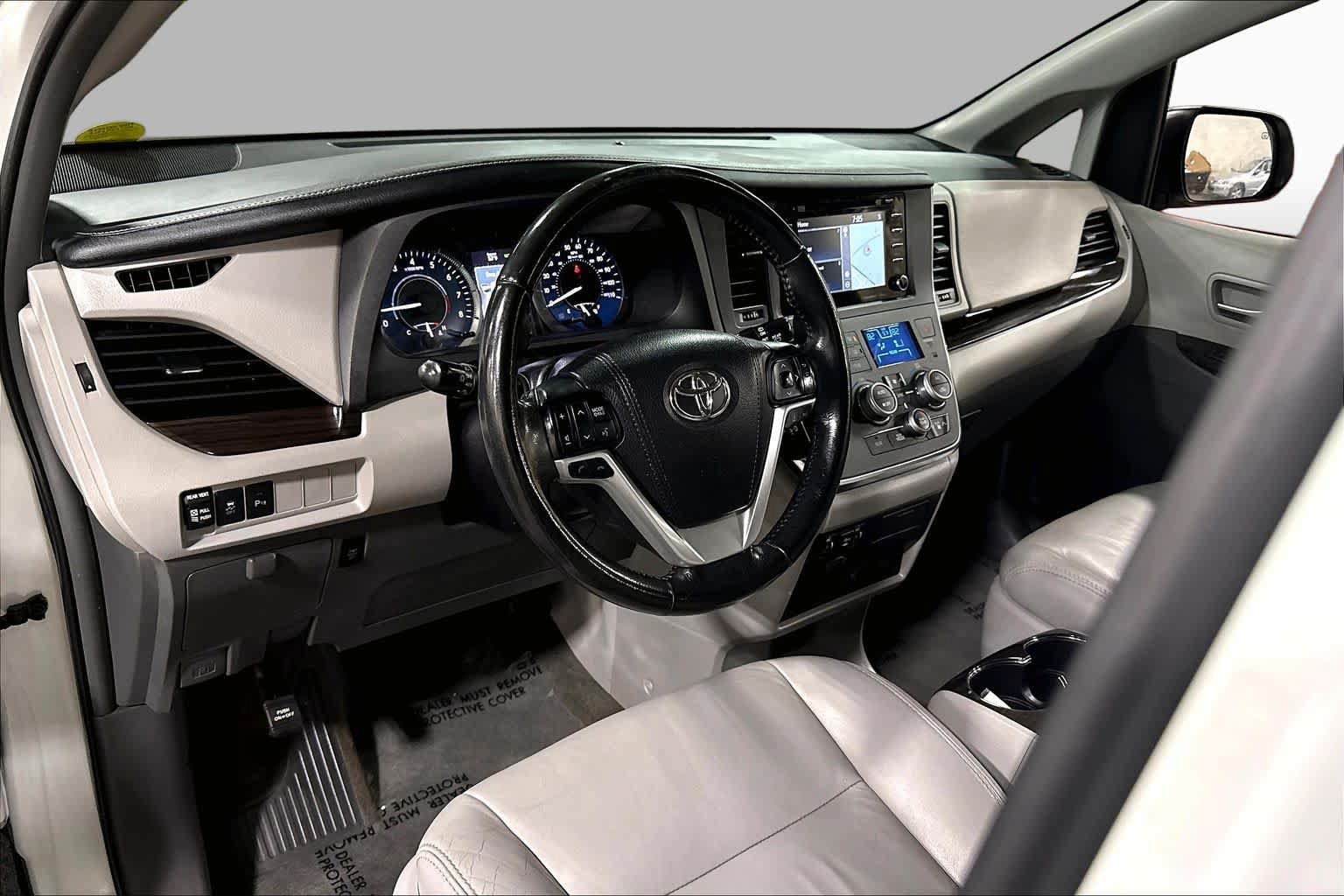Used 2018 Toyota Sienna XLE Premium w/ Outdoor Package AWD/4WD image 18