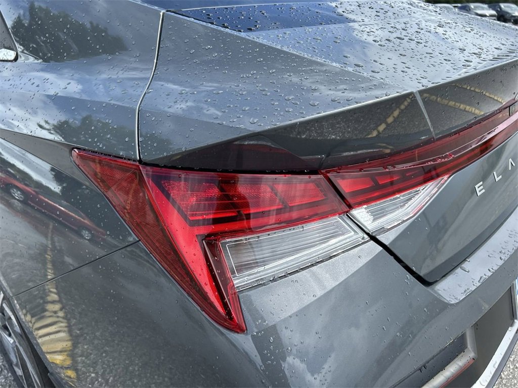 New 2025 Hyundai Elantra Limited image 16