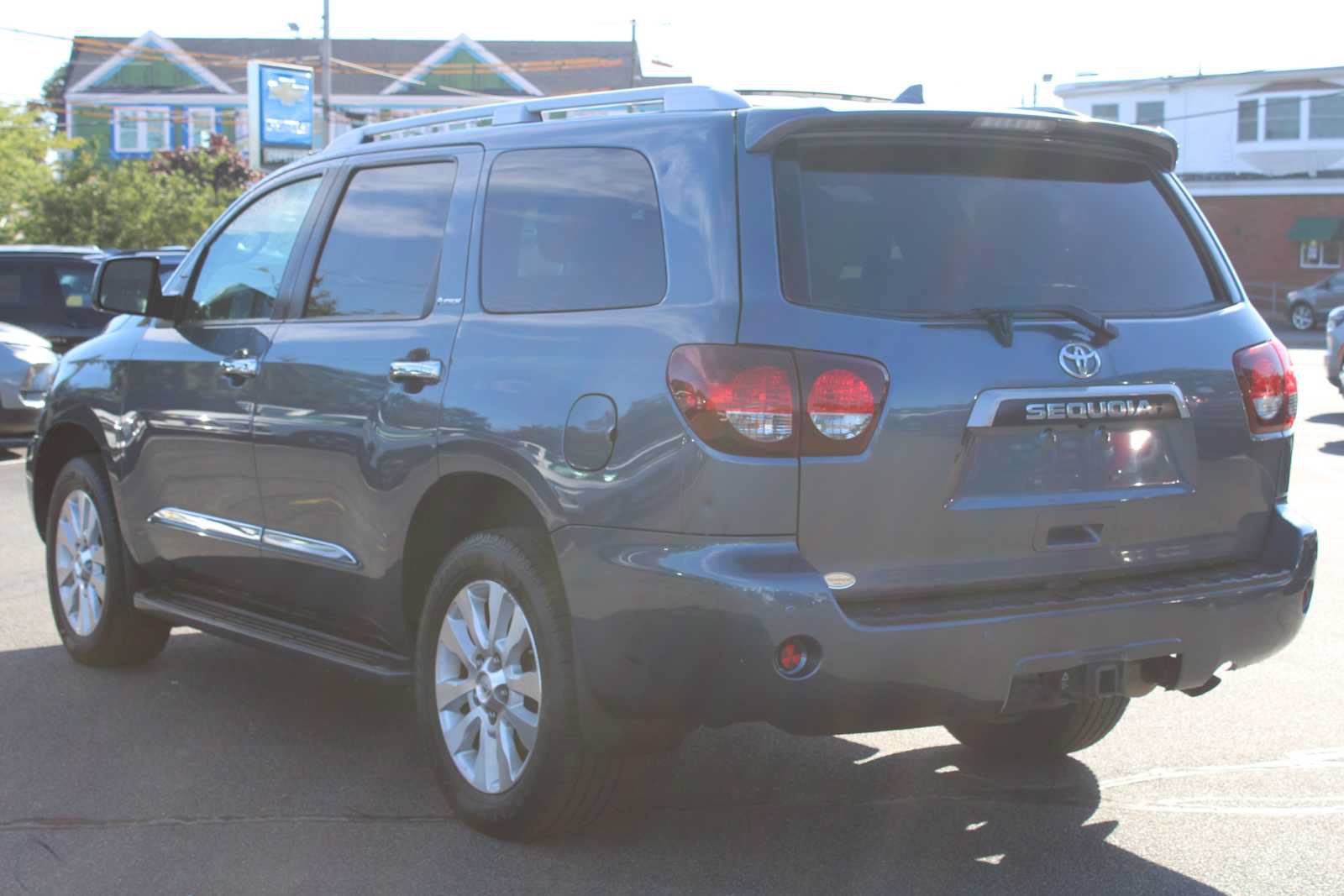 Used 2021 Toyota Sequoia Platinum AWD/4WD image 5