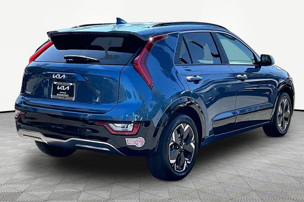 Certified 2024 Kia Niro Wave FWD image 2