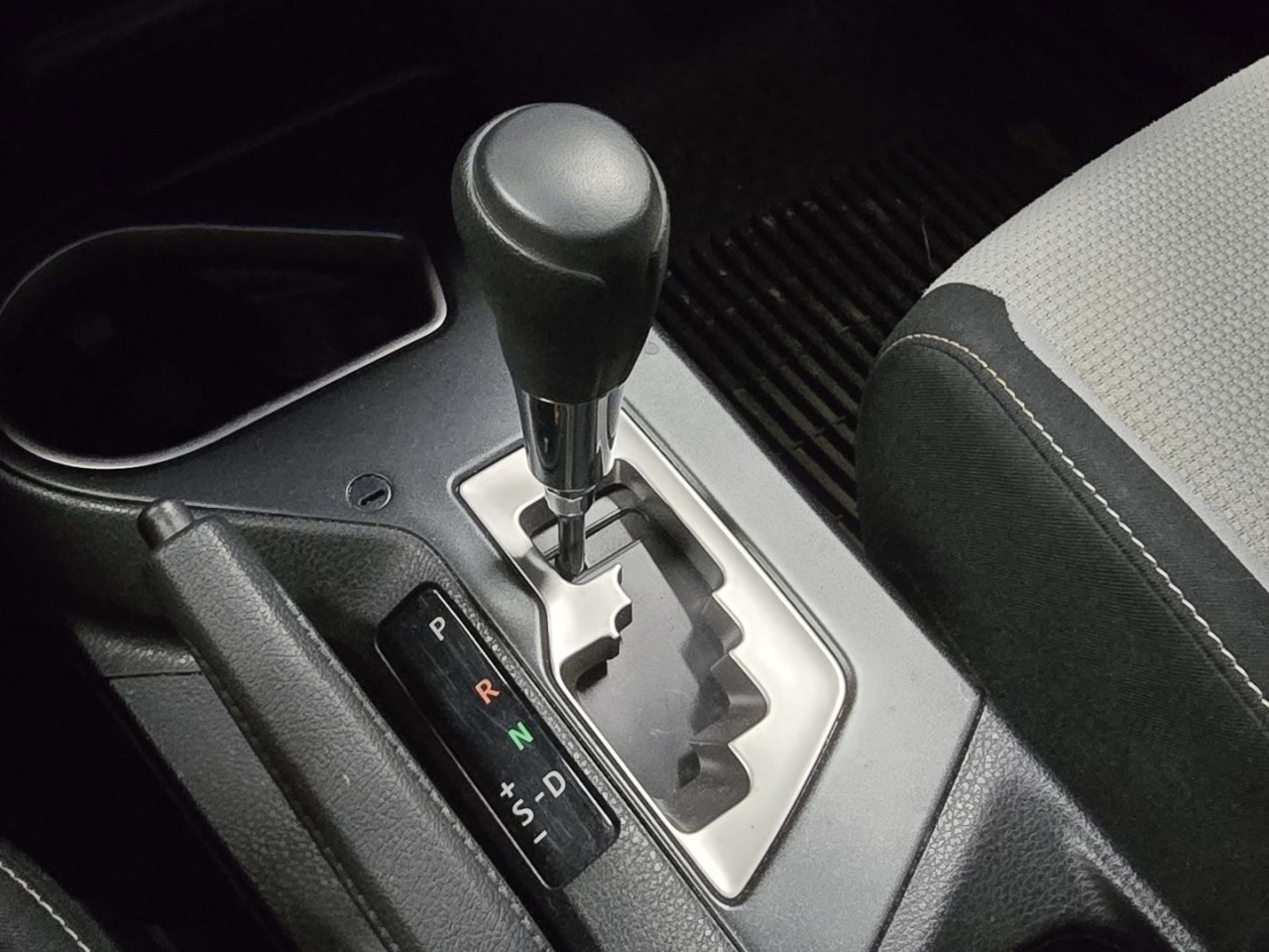 Used 2018 Toyota RAV4 XLE image 30