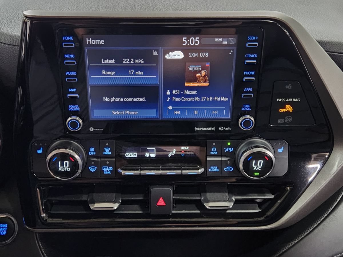 Used 2022 Toyota Highlander XLE FWD image 37