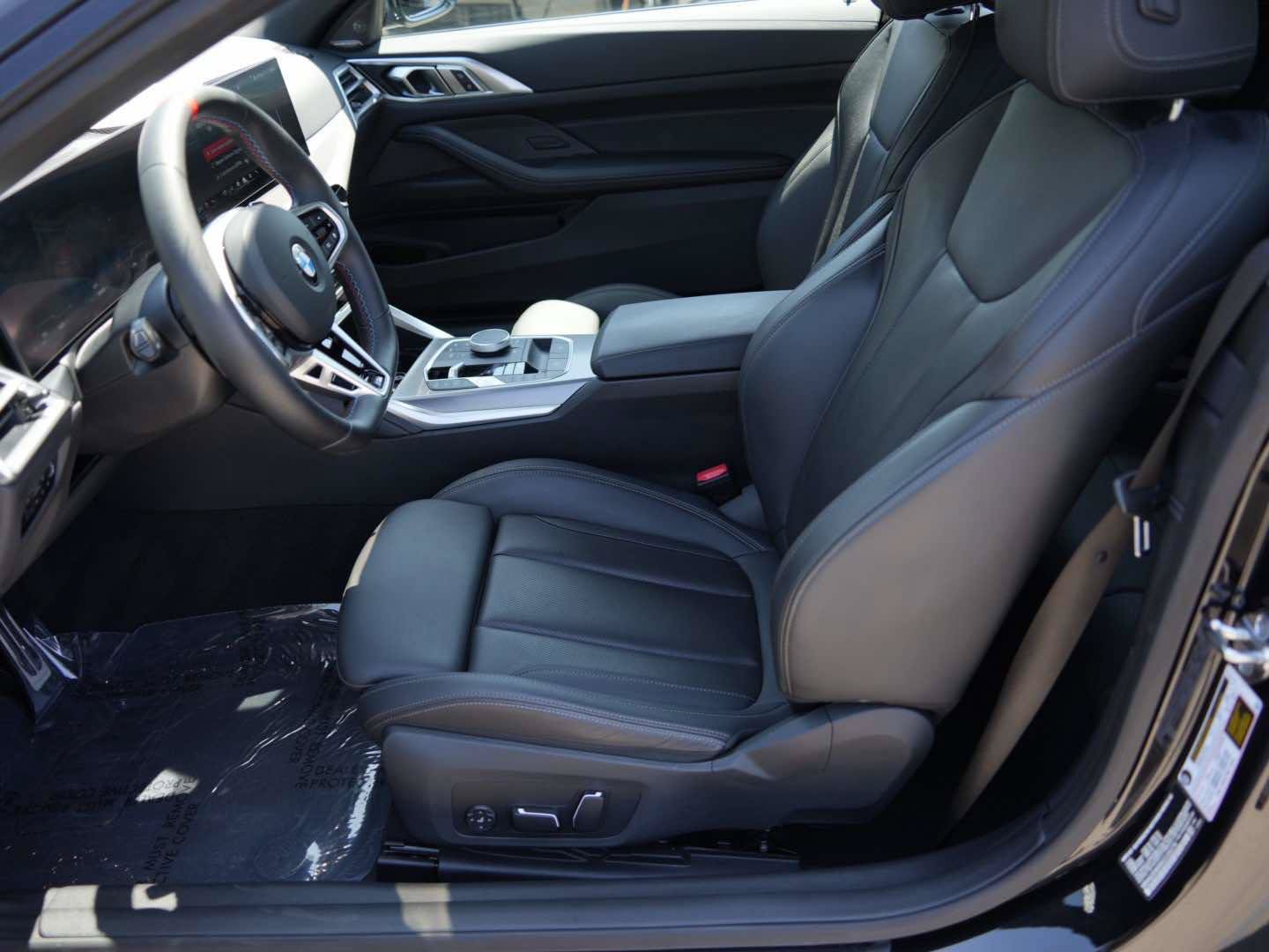 Used 2025 BMW M440i Convertible RWD image 10