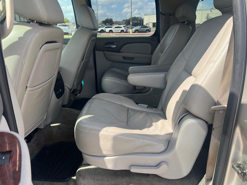 Used 2009 Chevrolet Suburban LTZ RWD image 9
