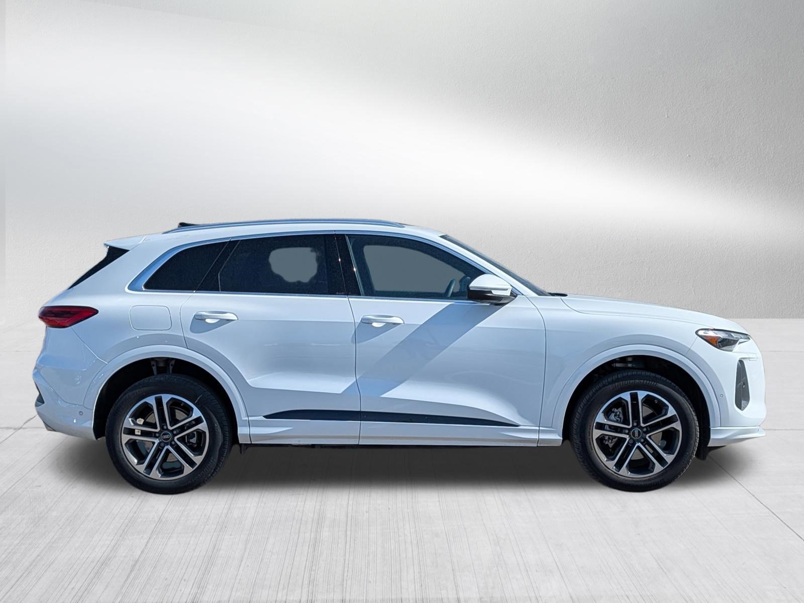 Certified 2025 Audi Q5 Premium w/ Convenience Package image 8