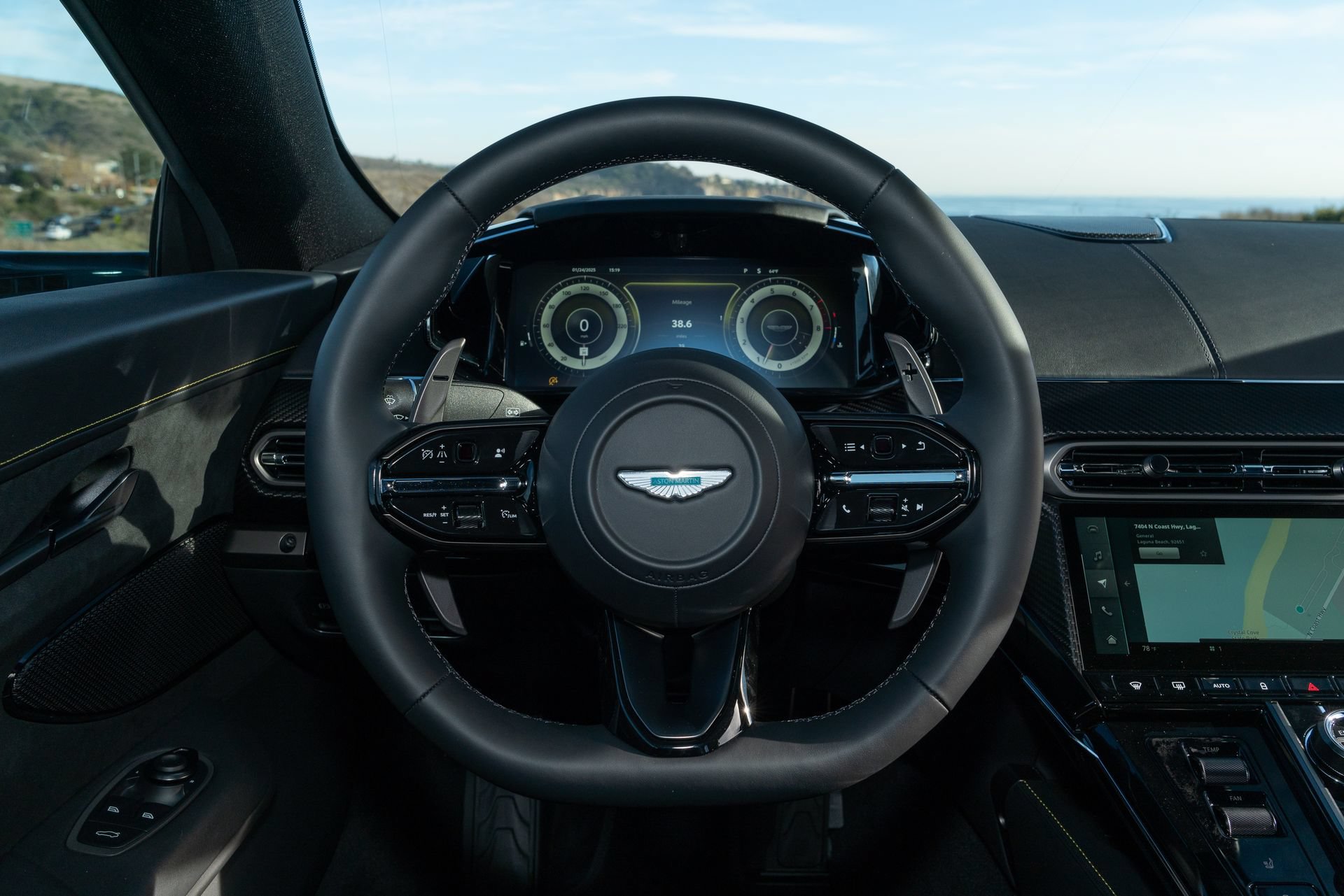 Used 2025 Aston Martin V8 Vantage Coupe RWD image 20