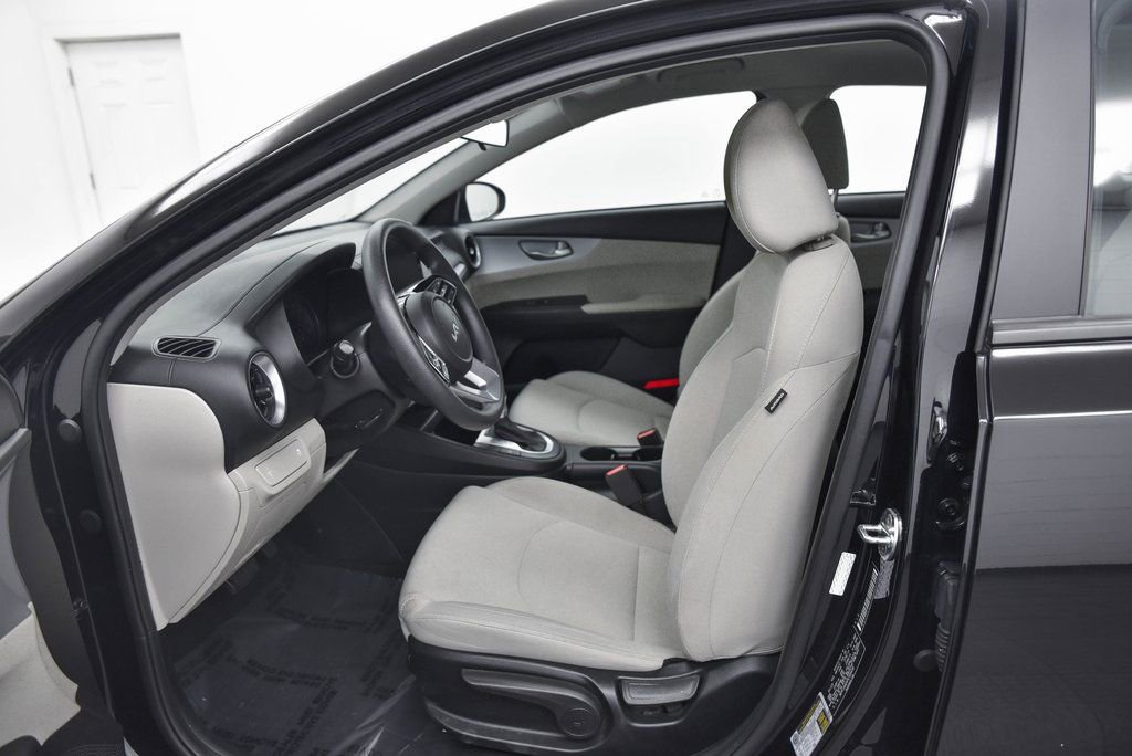 Used 2023 Kia Forte LXS image 13