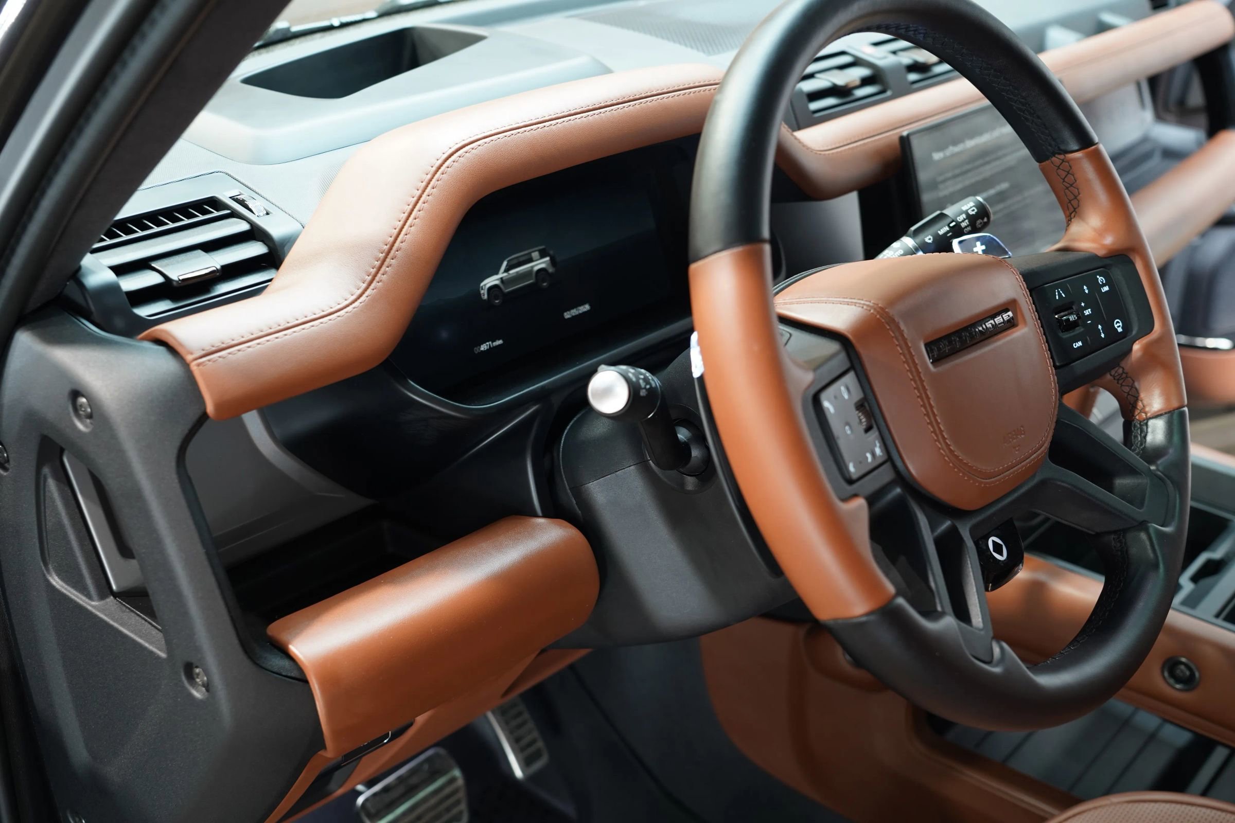 Used 2025 Land Rover Defender 110 image 50