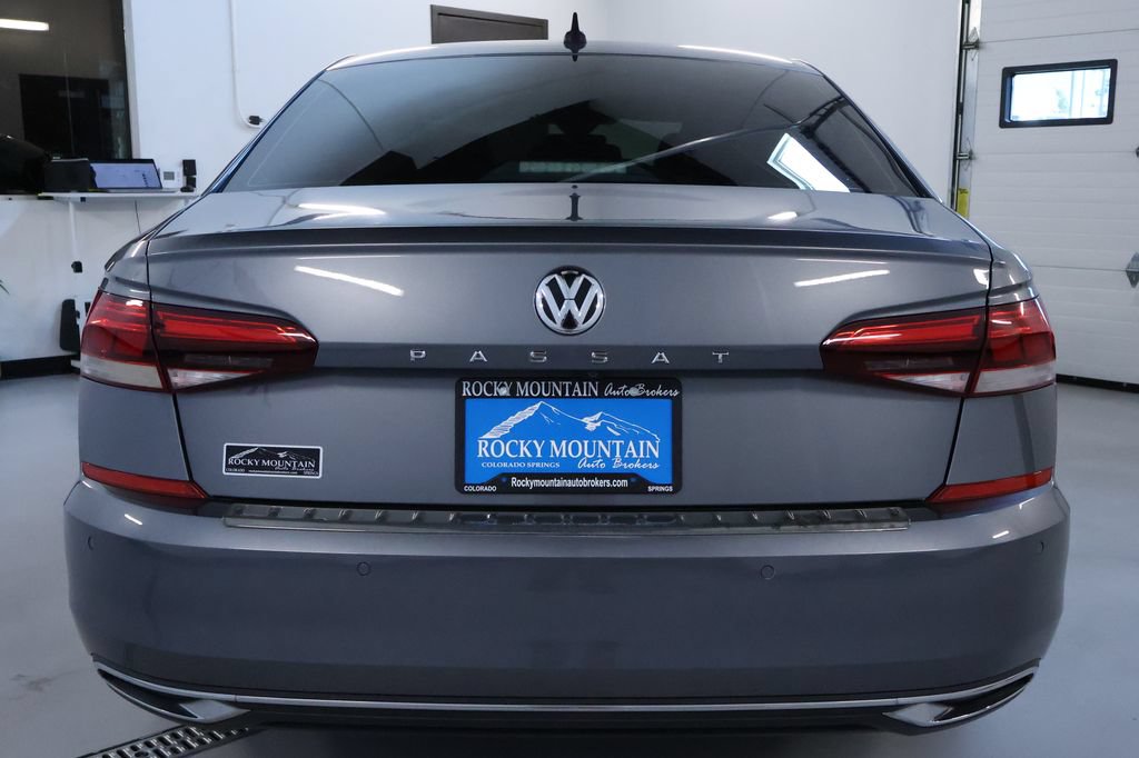 Used 2022 Volkswagen Passat 2.0T FWD image 6