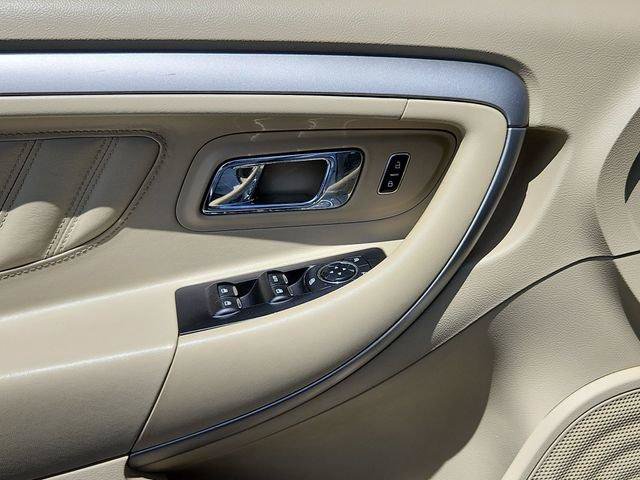 Used 2013 Ford Taurus SE FWD image 11