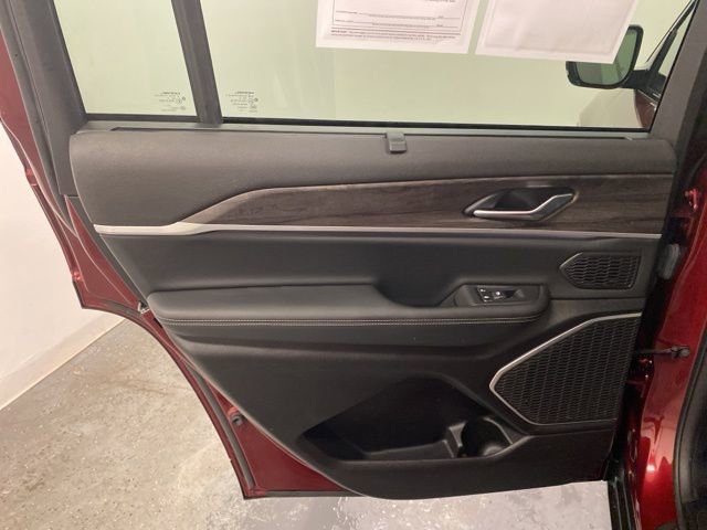 Used 2022 Jeep Grand Cherokee L Limited w/ Luxury Tech Group II image 24