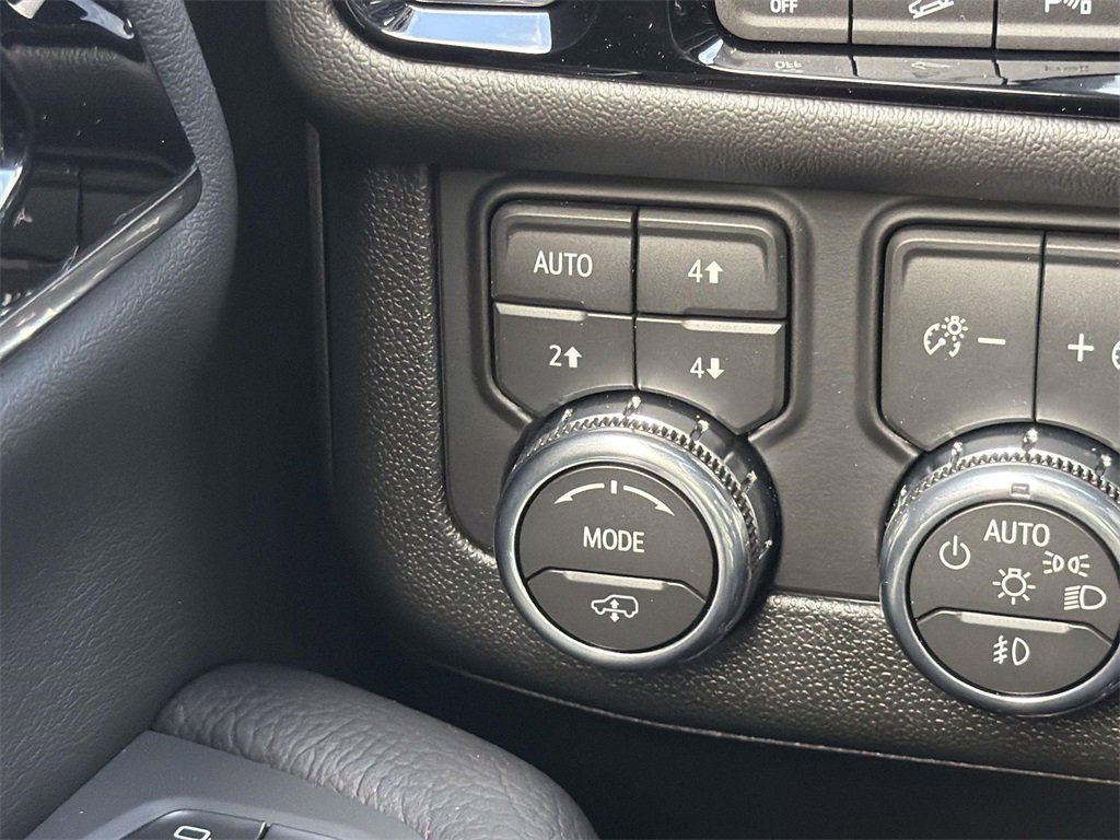 New 2026 GMC Yukon Denali w/ Denali Reserve Package image 17