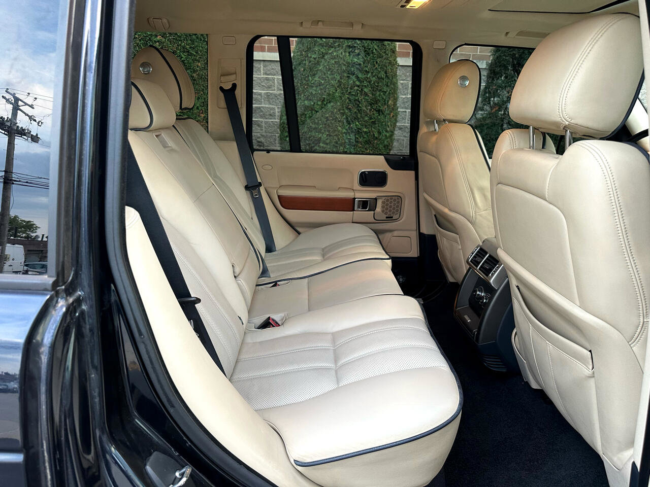 Used 2010 Land Rover Range Rover HSE LUX image 42