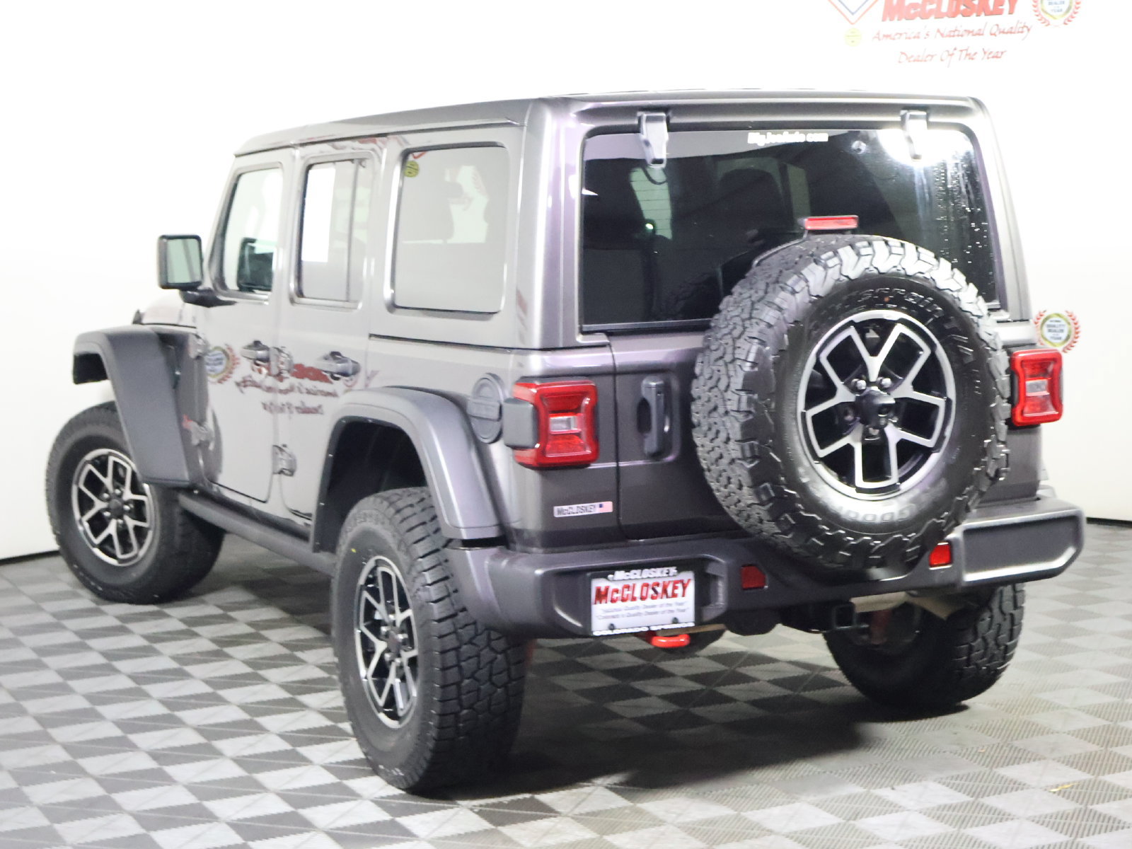 Used 2025 Jeep Wrangler Unlimited Rubicon AWD/4WD image 11