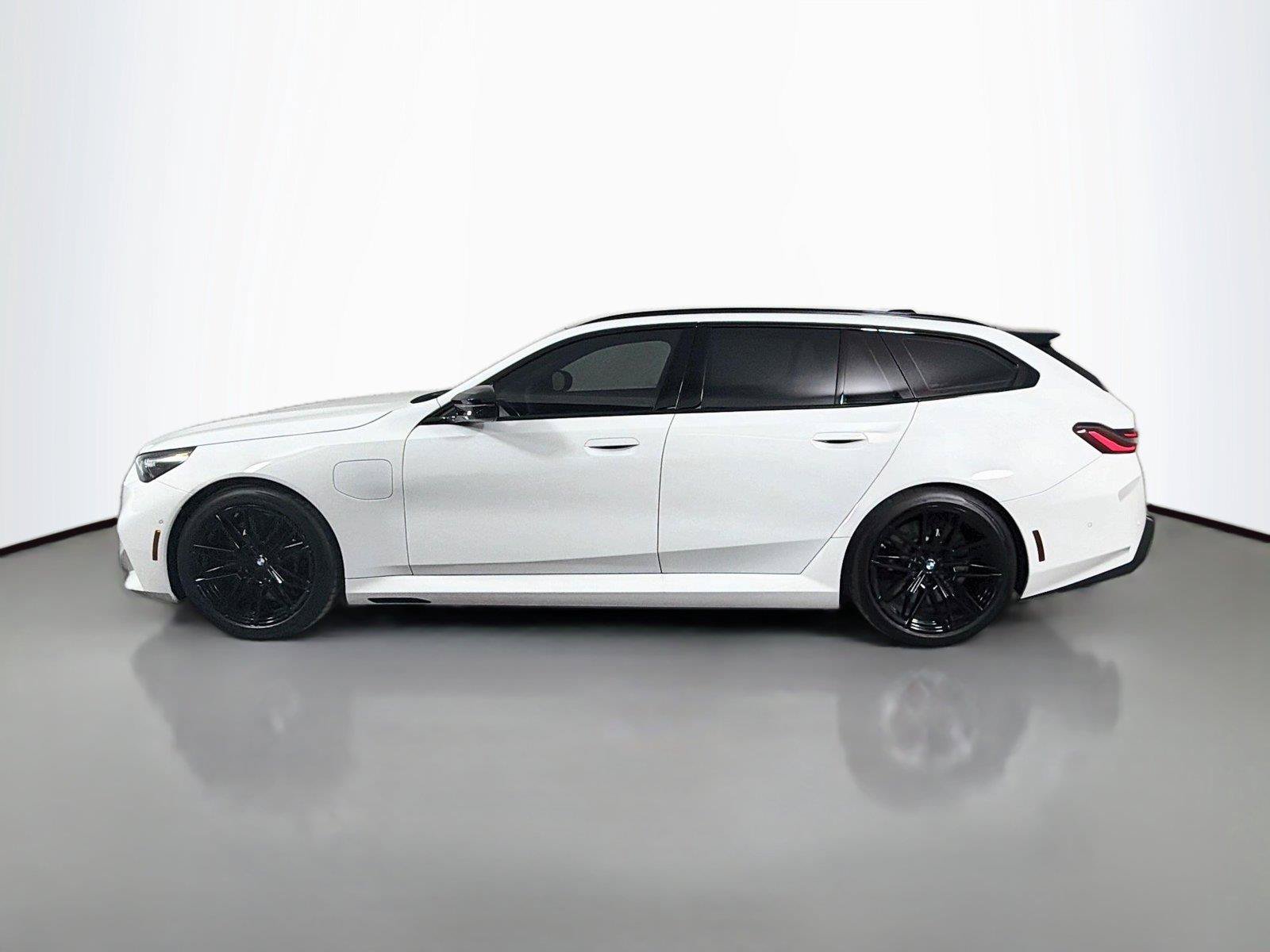 New 2027 BMW M5 Touring AWD/4WD image 8