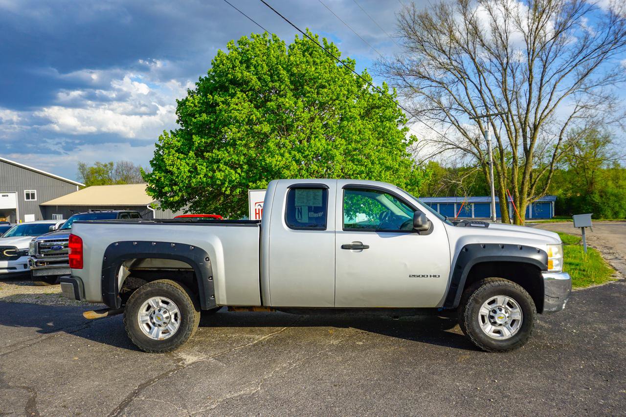 Used 2010 Chevrolet Silverado 2500 LT w/ Interior Plus Package AWD/4WD image 2