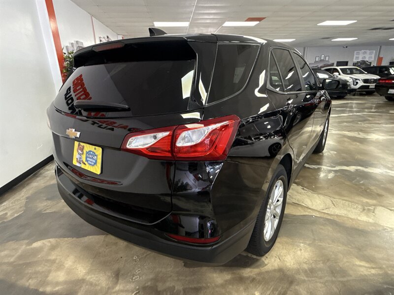 Used 2020 Chevrolet Equinox LS w/ LS Convenience Package FWD image 4