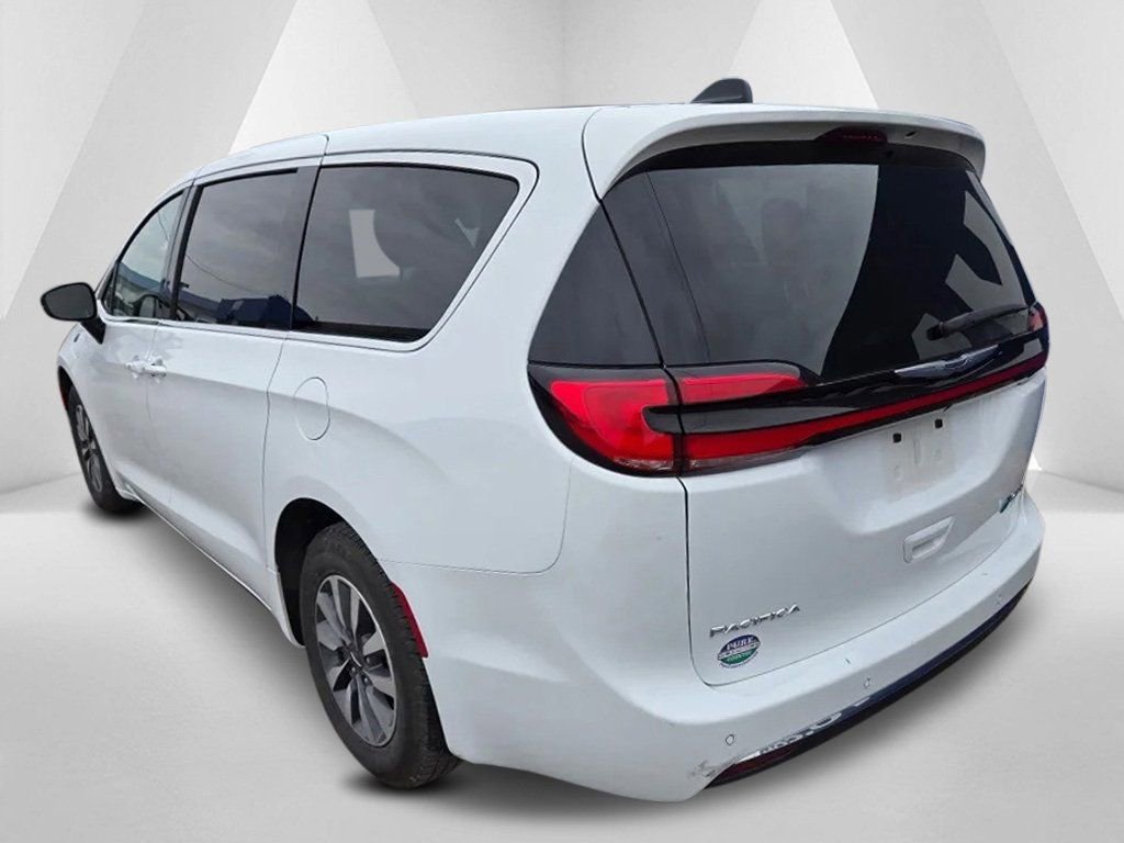 Used 2024 Chrysler Pacifica Select FWD image 5