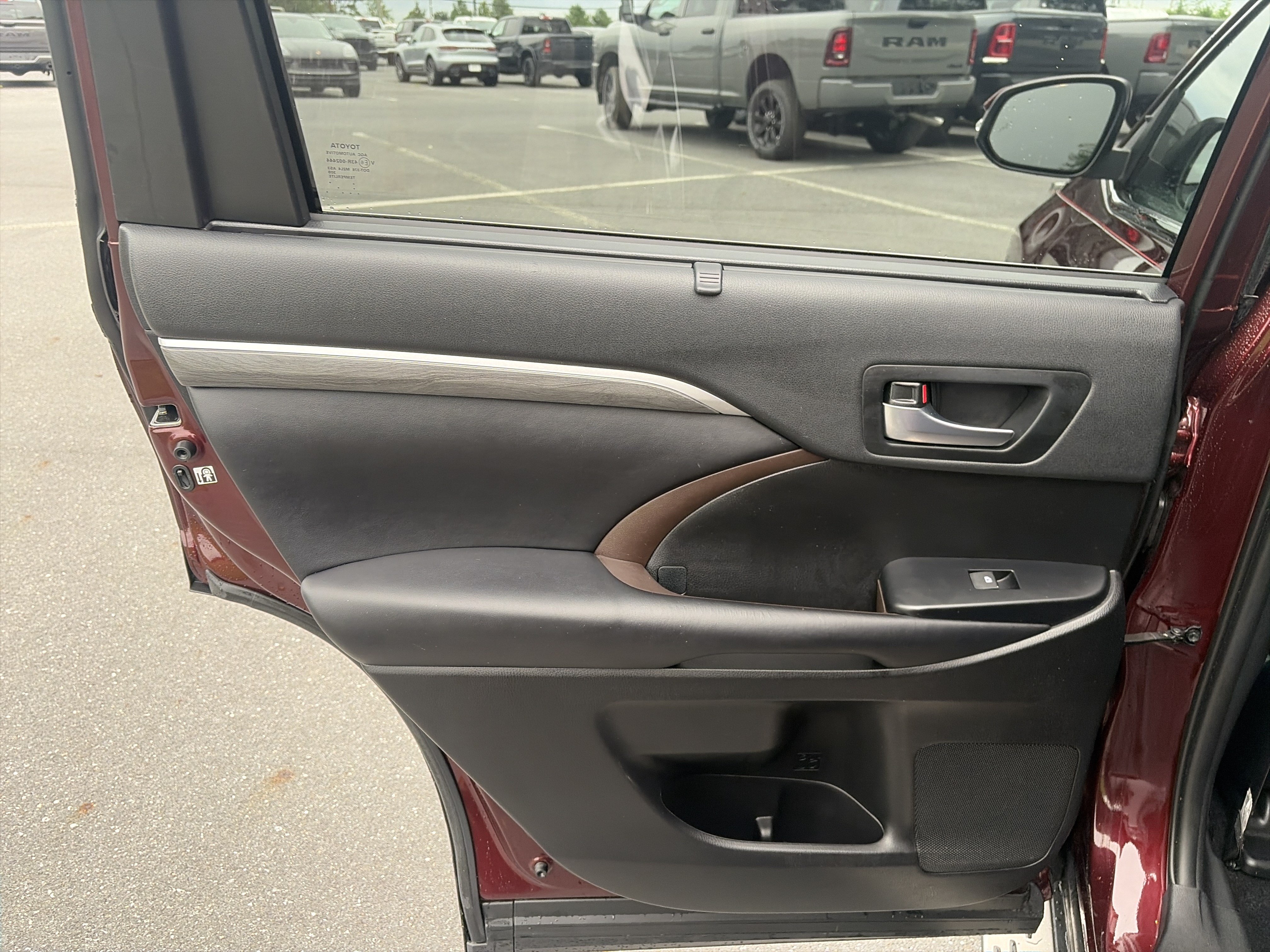 Used 2019 Toyota Highlander Limited AWD/4WD image 25