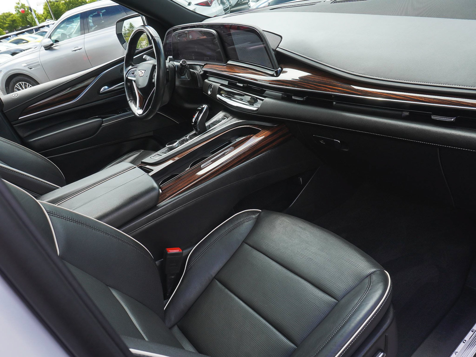 Used 2023 Cadillac Escalade Premium Luxury AWD/4WD image 50