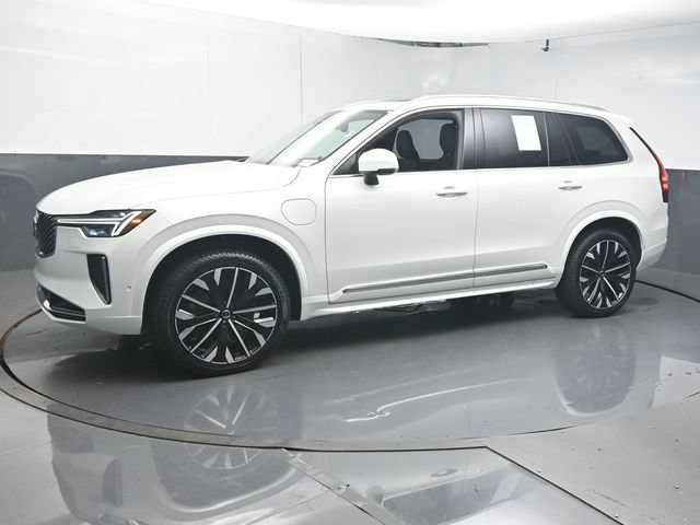 Used 2026 Volvo XC90 T8 Plus w/ Protection Package Premier AWD/4WD image 4