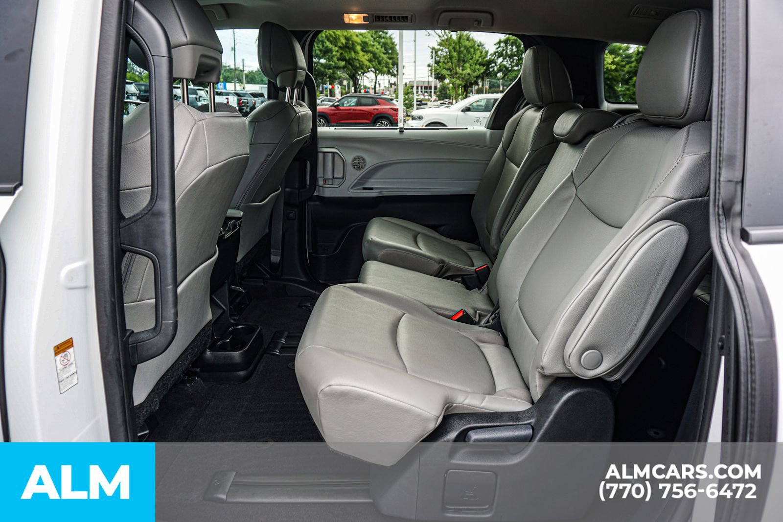 Used 2025 Toyota Sienna XLE FWD image 23