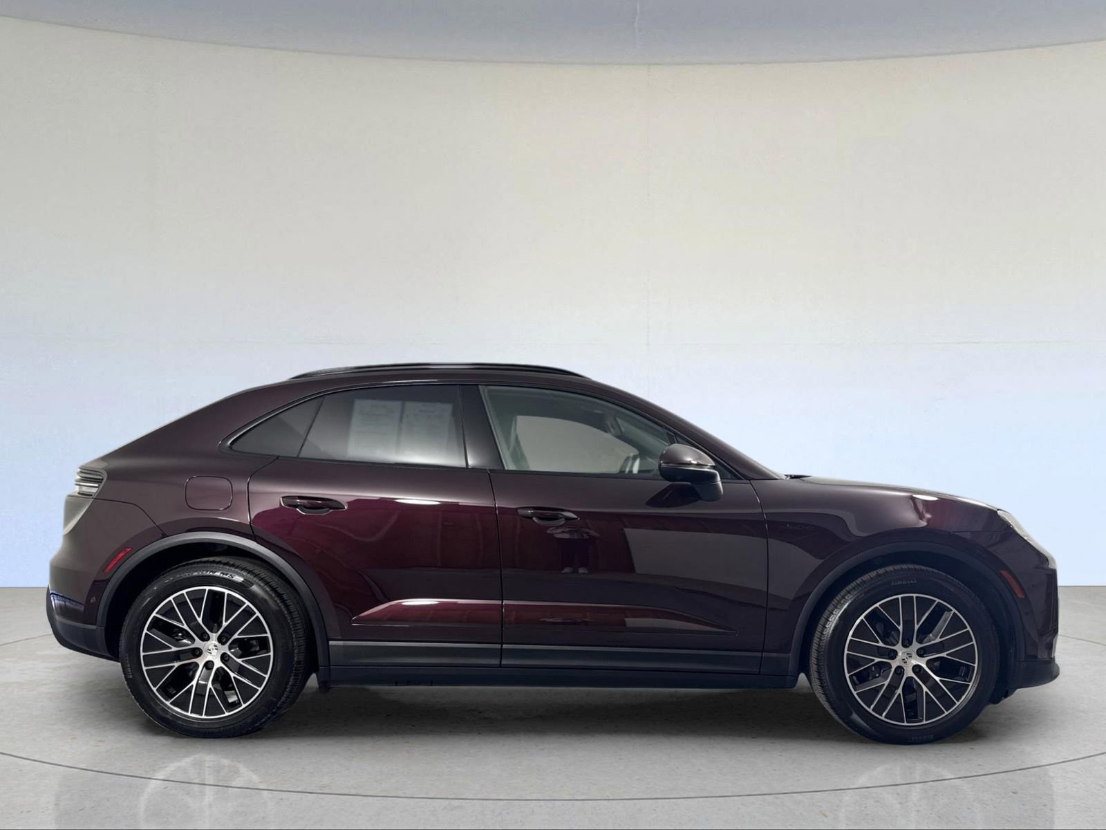 Used 2025 Porsche Macan Electric image 9