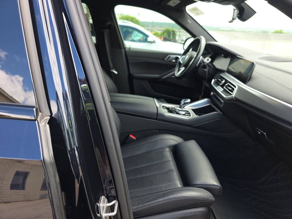 Used 2022 BMW X6 xDrive40i w/ Executive Package AWD/4WD image 16