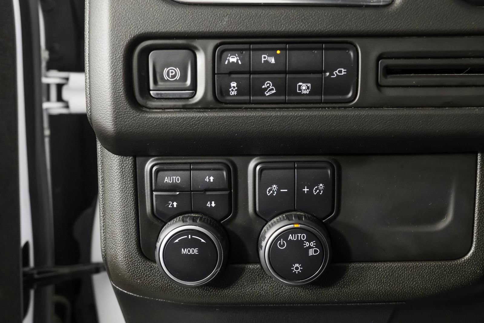 Used 2022 Chevrolet Tahoe Z71 w/ Luxury Package AWD/4WD image 29