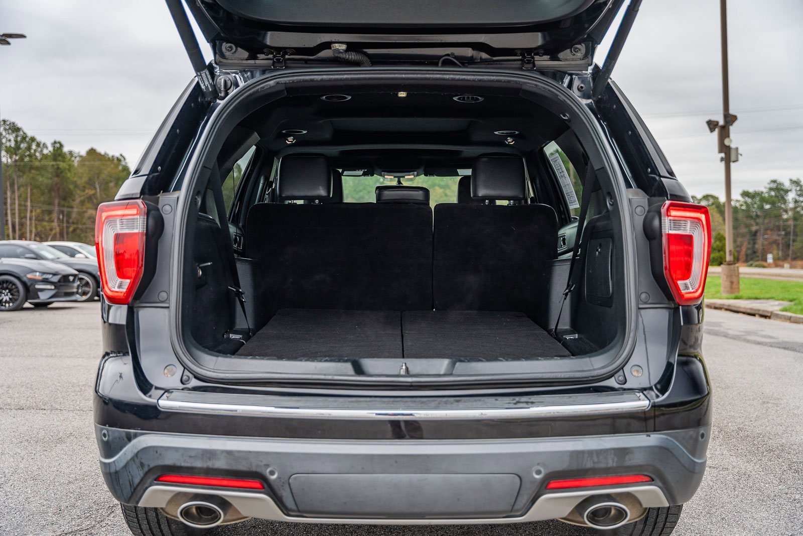 Certified 2018 Ford Explorer XLT w/ Equipment Group 202A image 15