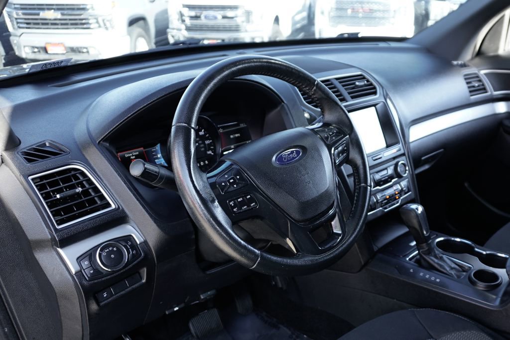 Used 2017 Ford Explorer XLT w/ Equipment Group 201A image 19