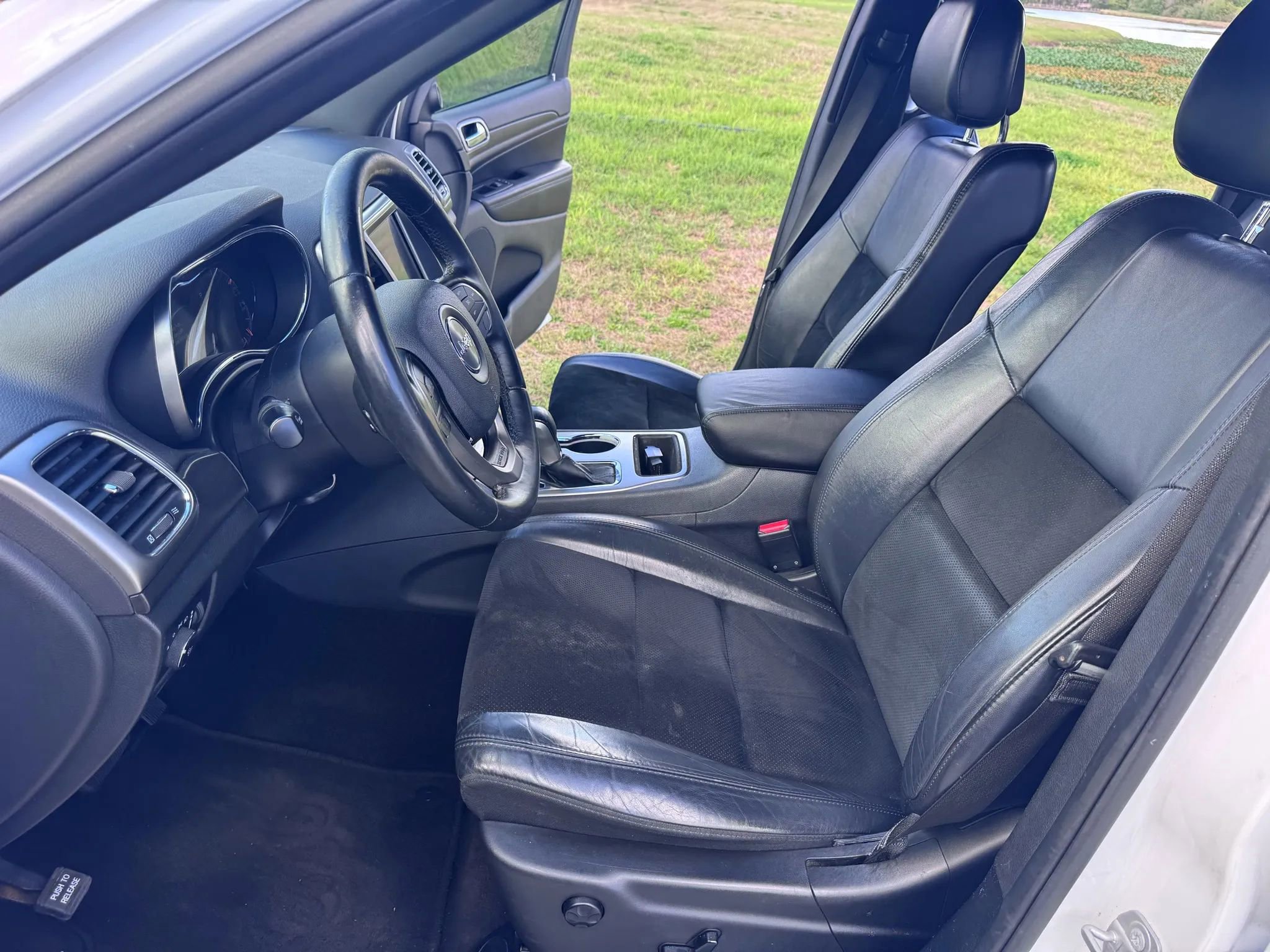 Used 2018 Jeep Grand Cherokee Altitude image 12