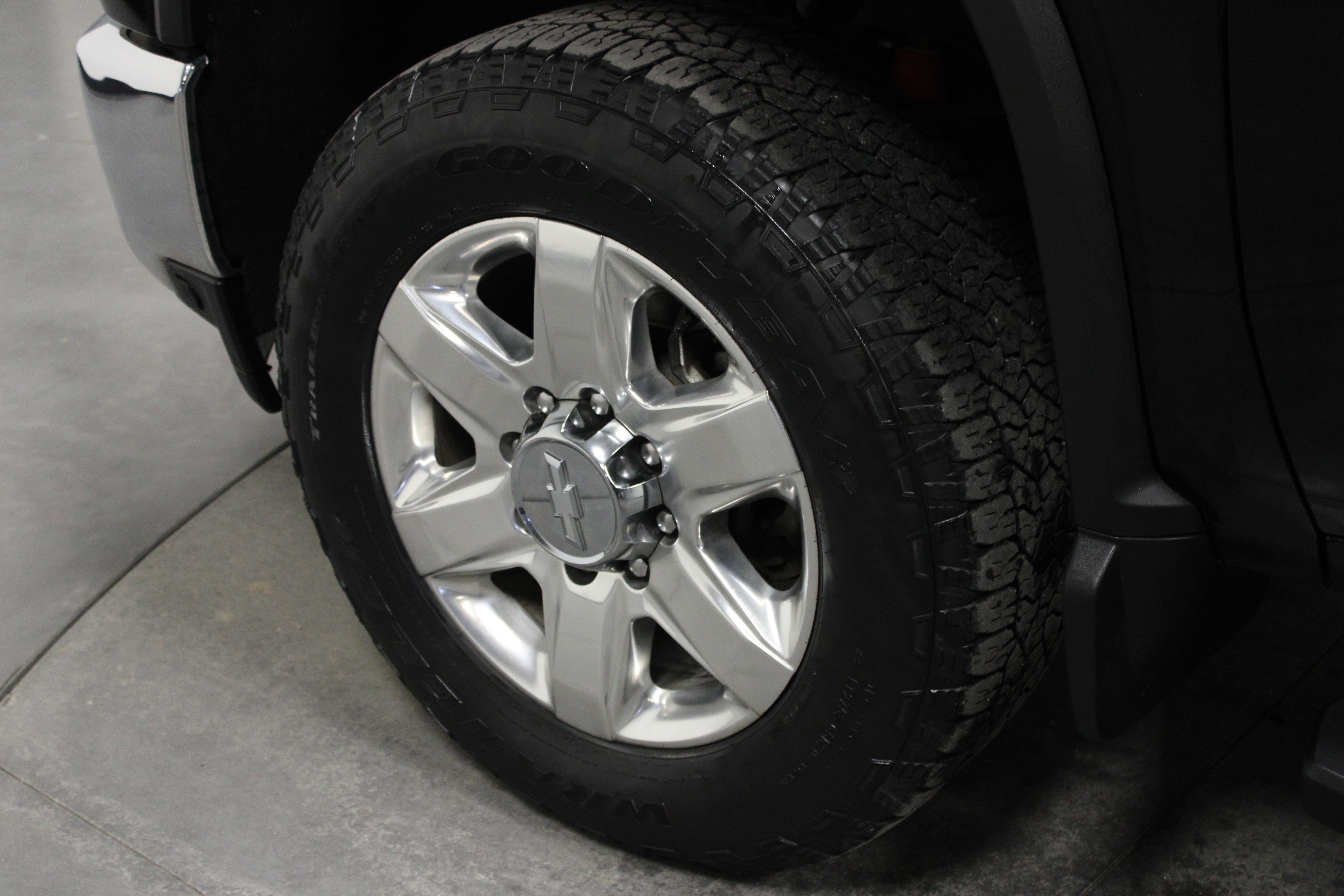 Used 2020 Chevrolet Silverado 2500 LTZ w/ LTZ Premium Package image 10