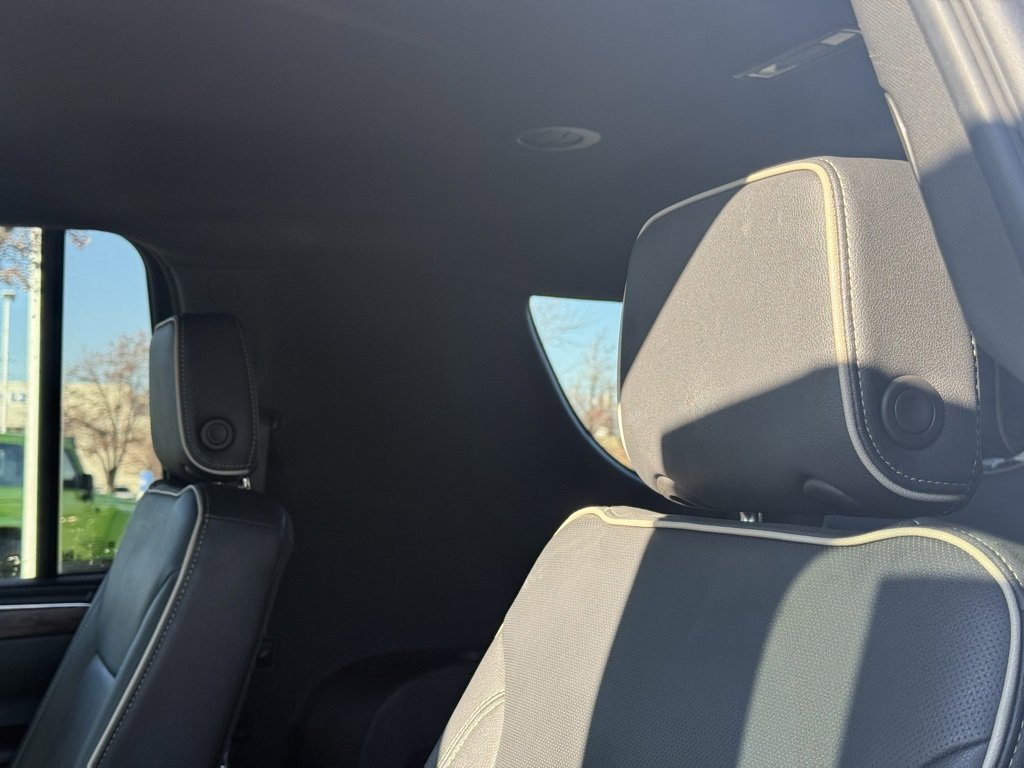 Used 2023 Chevrolet Suburban Premier image 24