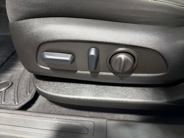 Used 2023 GMC Acadia SLE w/ Driver Convenience Package image 12