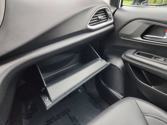 Used 2025 Chrysler Pacifica Select FWD image 49