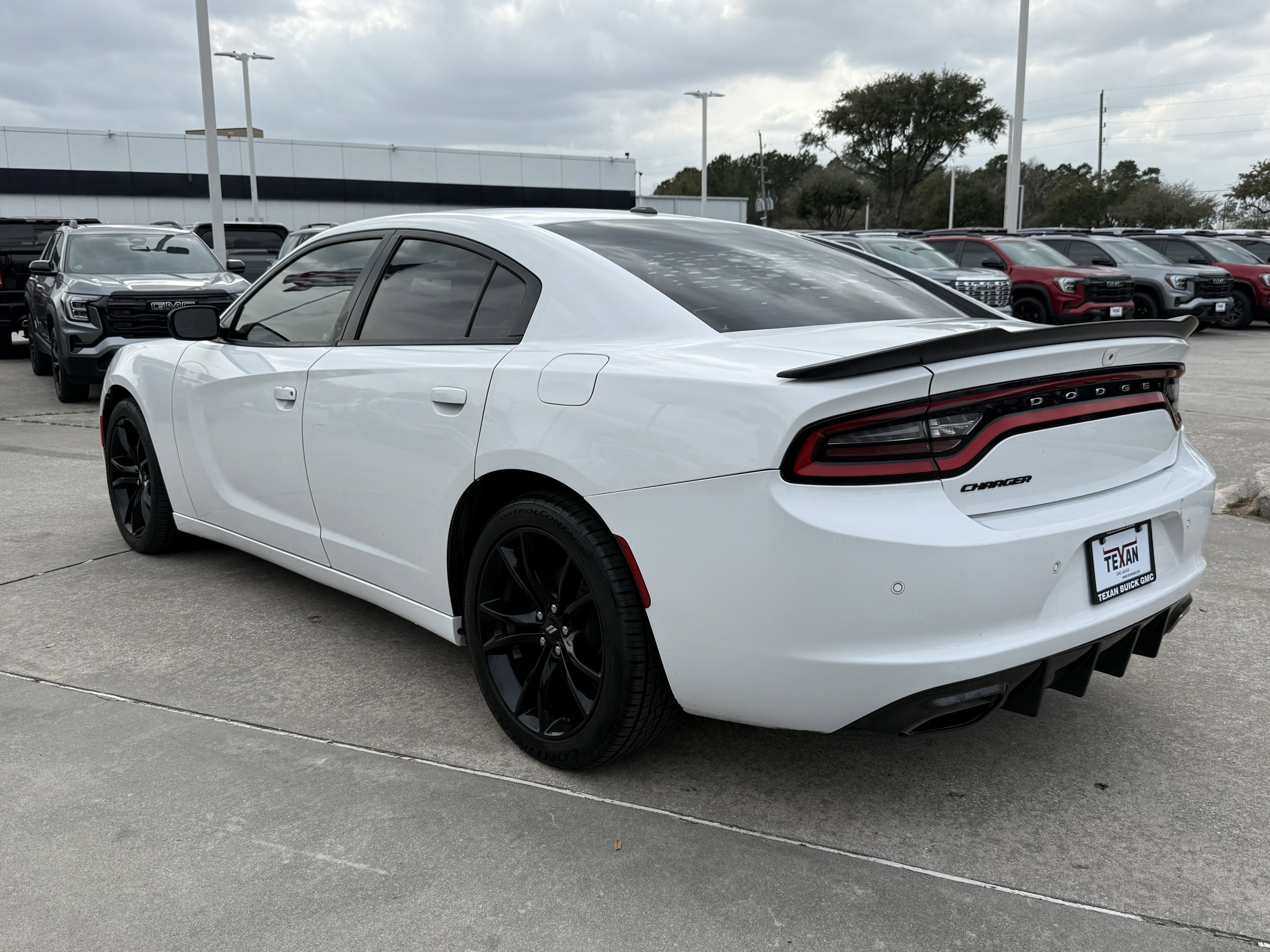 Used 2018 Dodge Charger SXT w/ Blacktop Package image 7