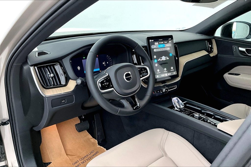 New 2026 Volvo XC60 B5 Plus w/ Protection Package Premier AWD/4WD image 18