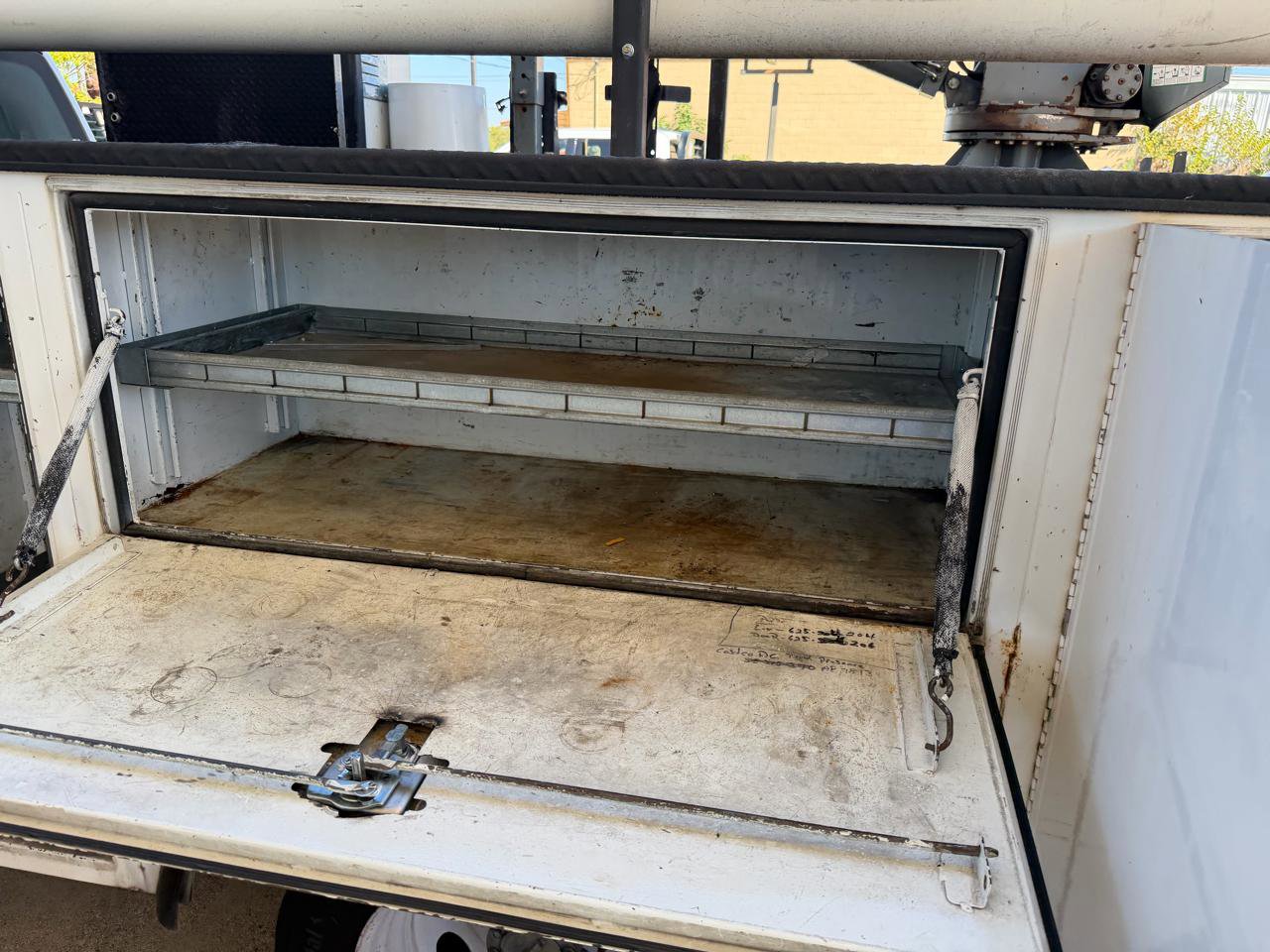 Used 2017 Ford F550 2WD Regular Cab Super Duty image 55