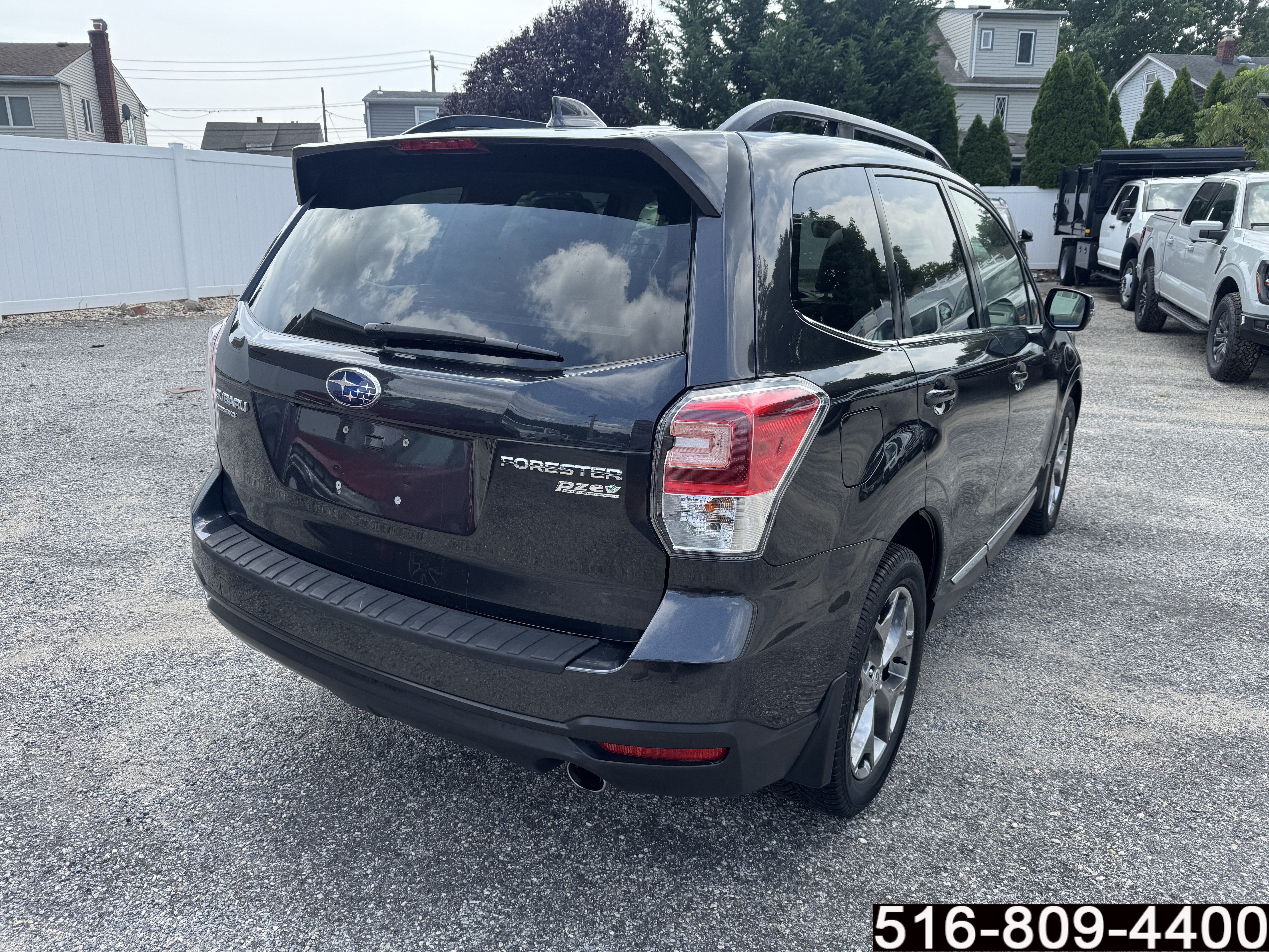 Used 2017 Subaru Forester 2.5i Touring AWD/4WD image 5