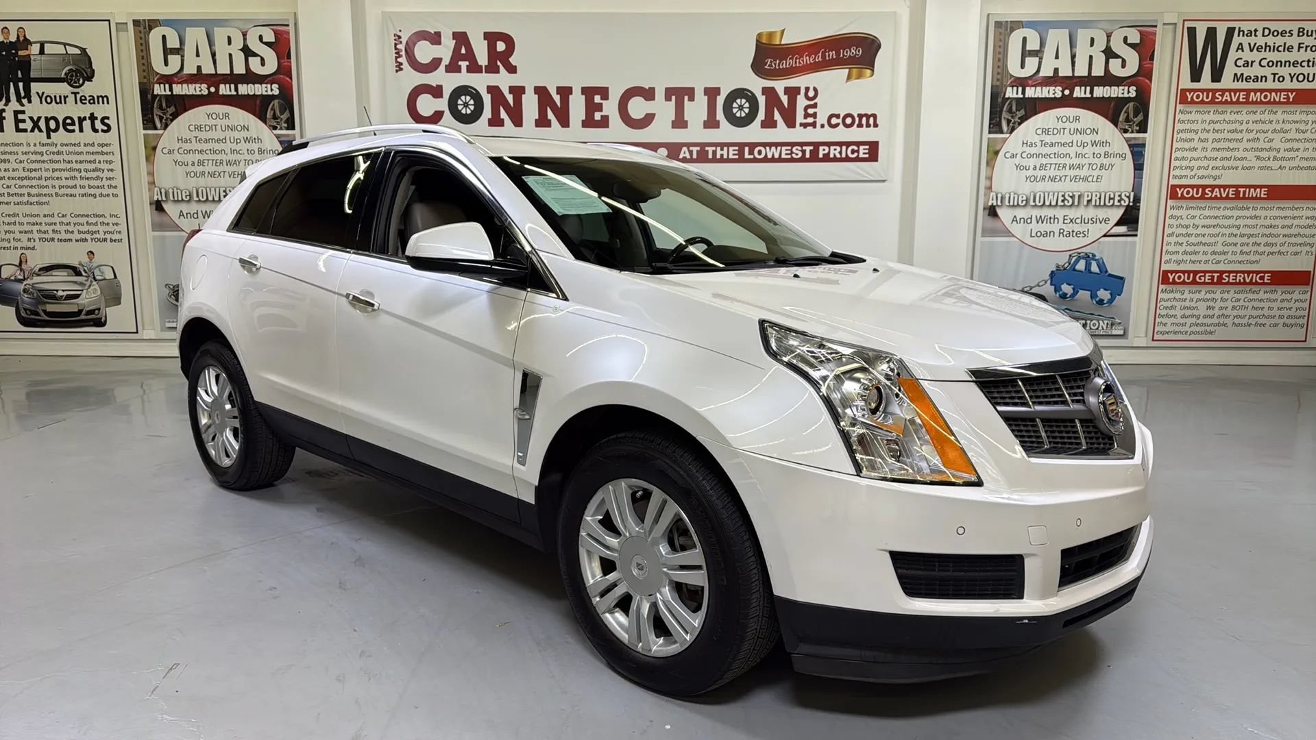 Used 2011 Cadillac SRX Luxury FWD image 1