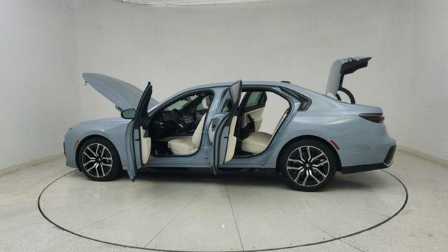 Used 2025 BMW 740i xDrive w/ Premium Package image 73