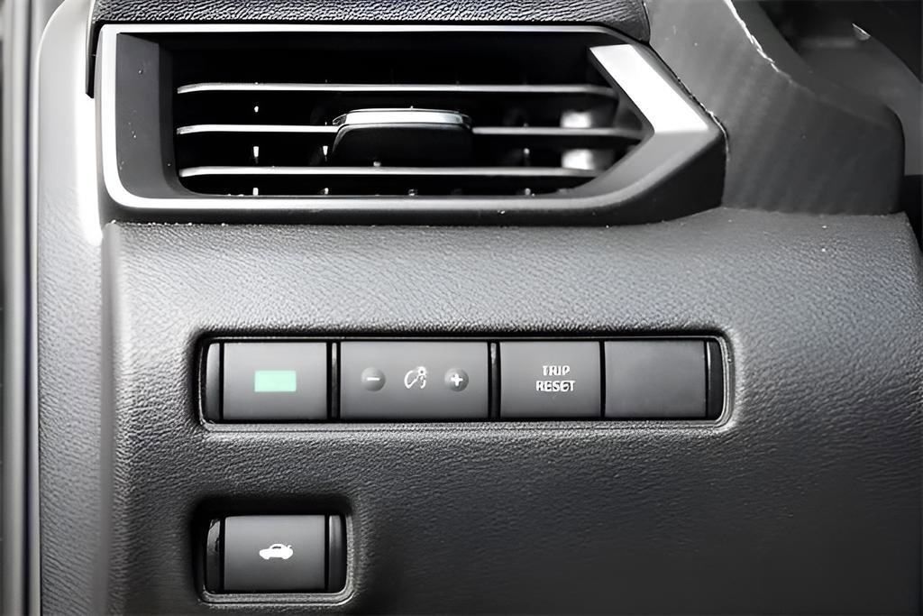 Used 2023 Nissan Sentra S FWD image 32