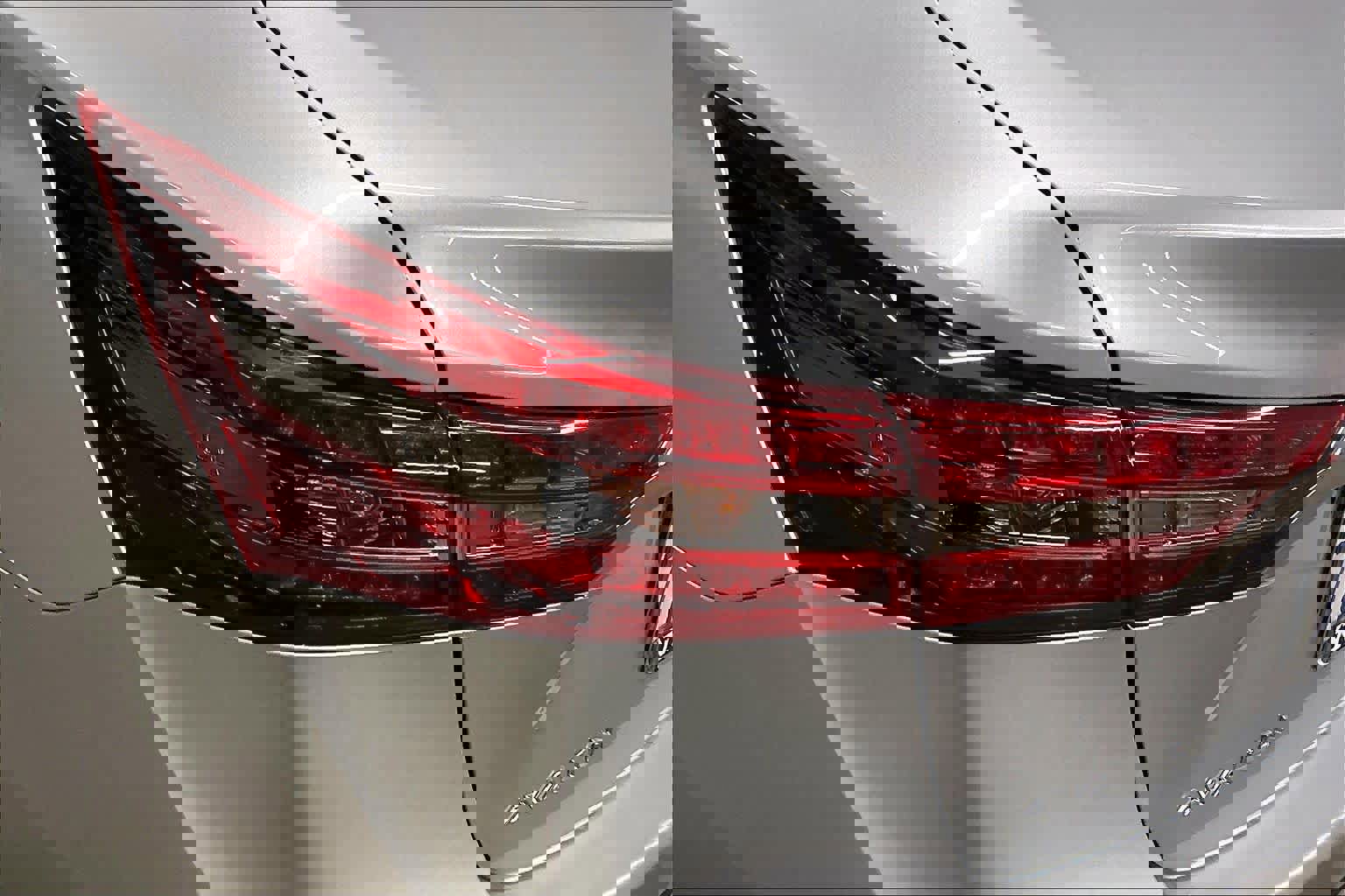 Used 2016 Toyota Avalon Limited w/ Toyota Safety Sense Package image 32