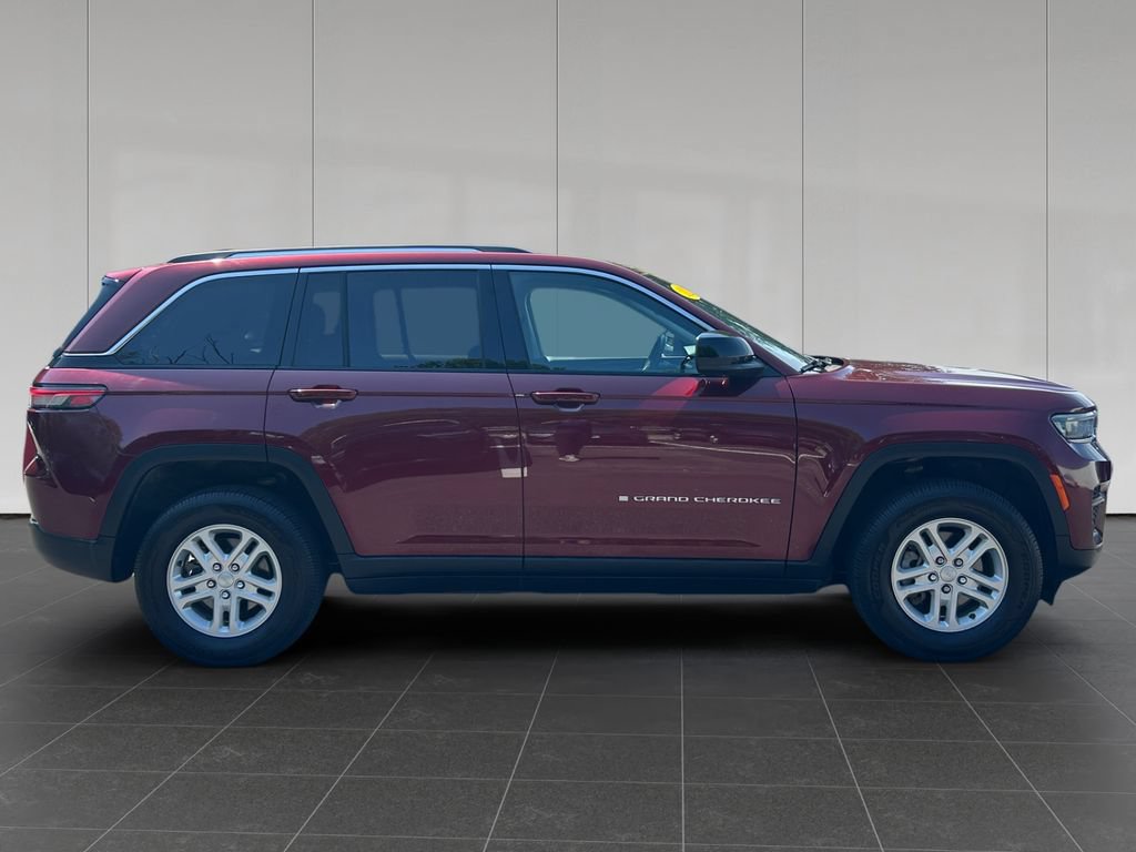 Used 2022 Jeep Grand Cherokee Laredo w/ Luxury Tech Group I AWD/4WD image 6