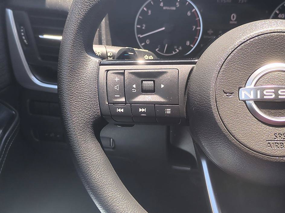Used 2023 Nissan Rogue SV FWD image 16