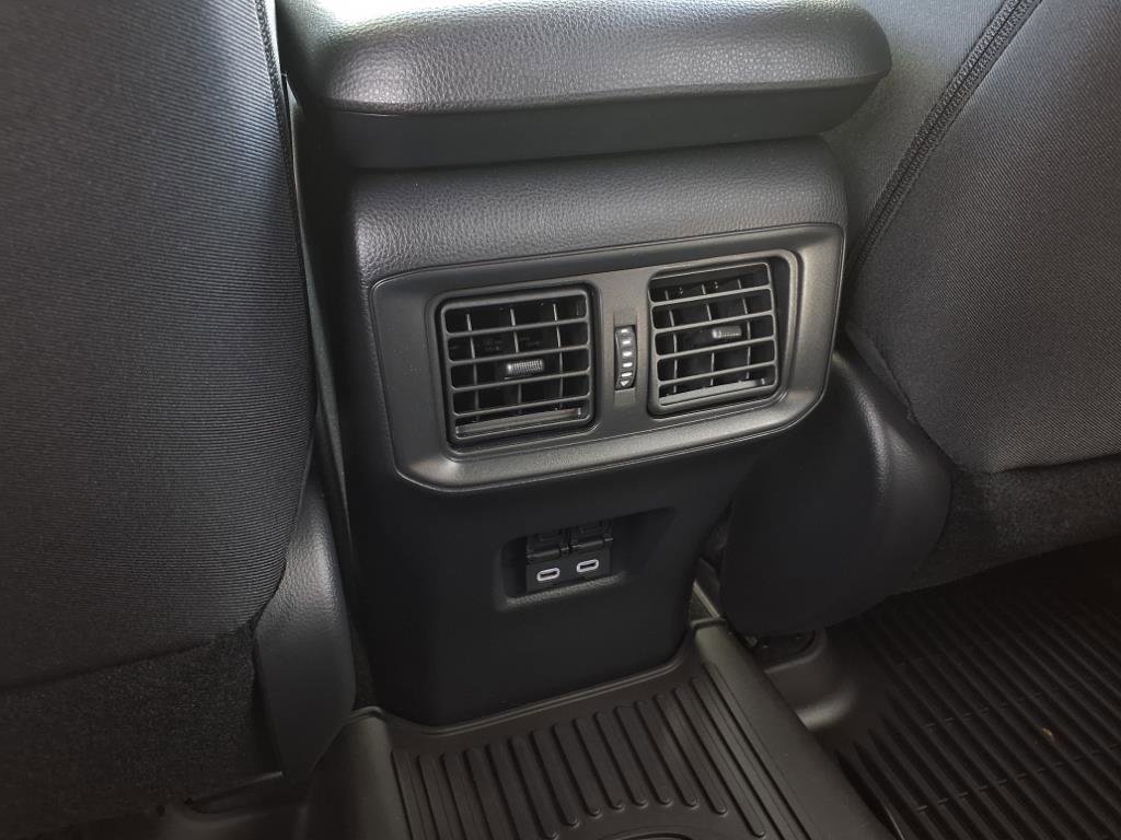 Used 2024 Toyota RAV4 SE image 7